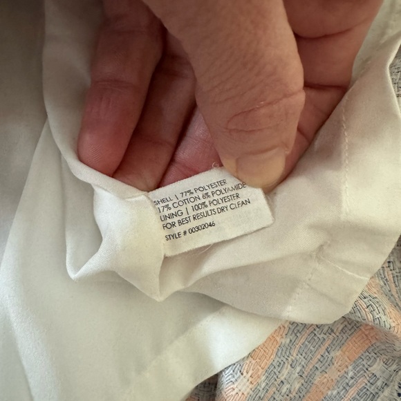 🎉5 items for $15!🎉 Club Monaco white geometric design skirt - Picture 5 of 5